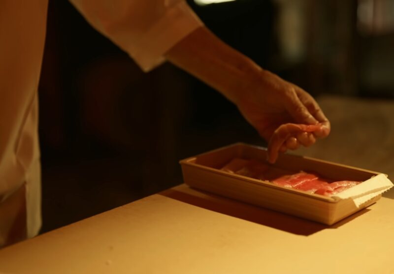 SUSHI YAKUZA サーモンの調理2